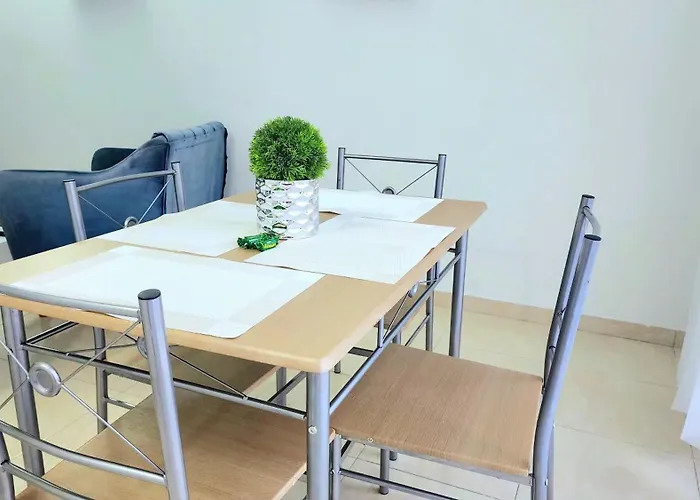 Apartamento Ubicado En El Corazon De La Ciudad, Centros Comerciales Y Parque Deportivo