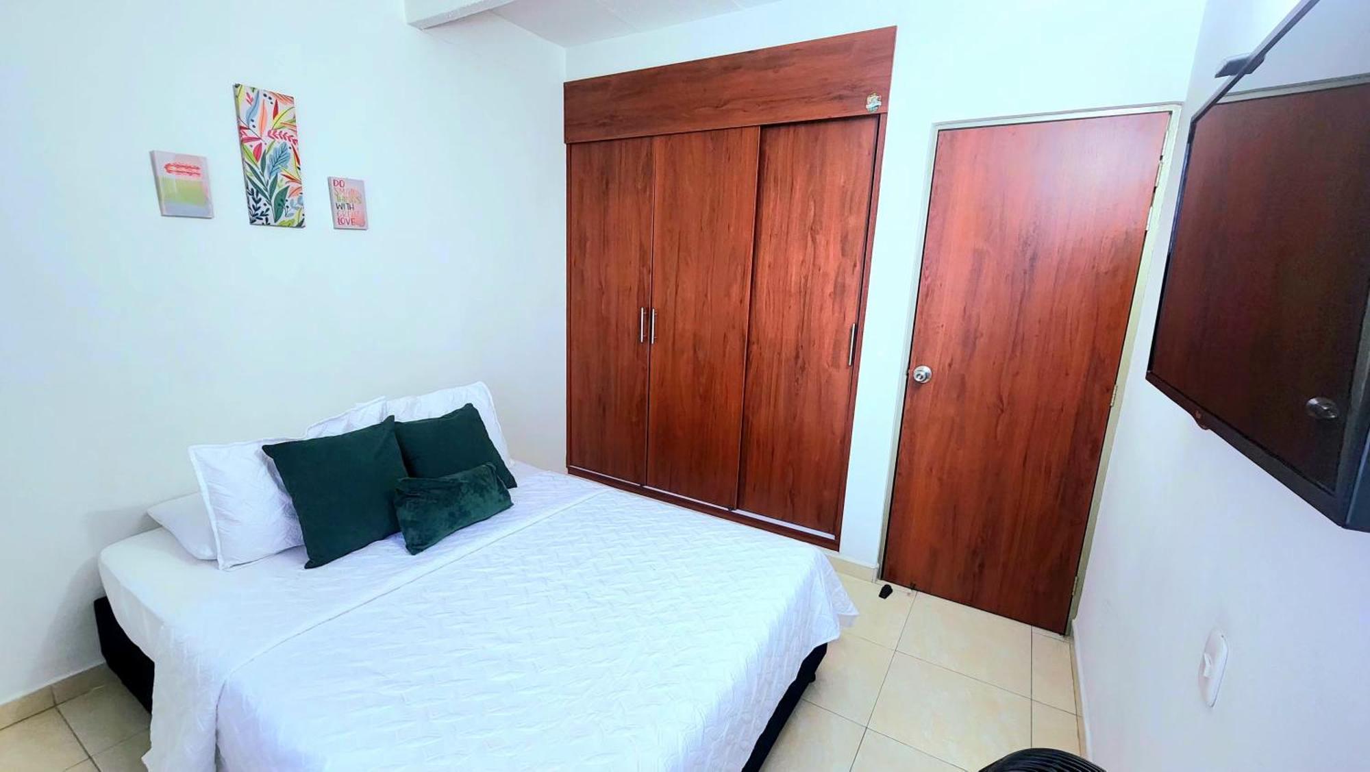 Ubicado En El Corazon De La Ciudad, Centros Comerciales Y Parque Deportivo * Ibague